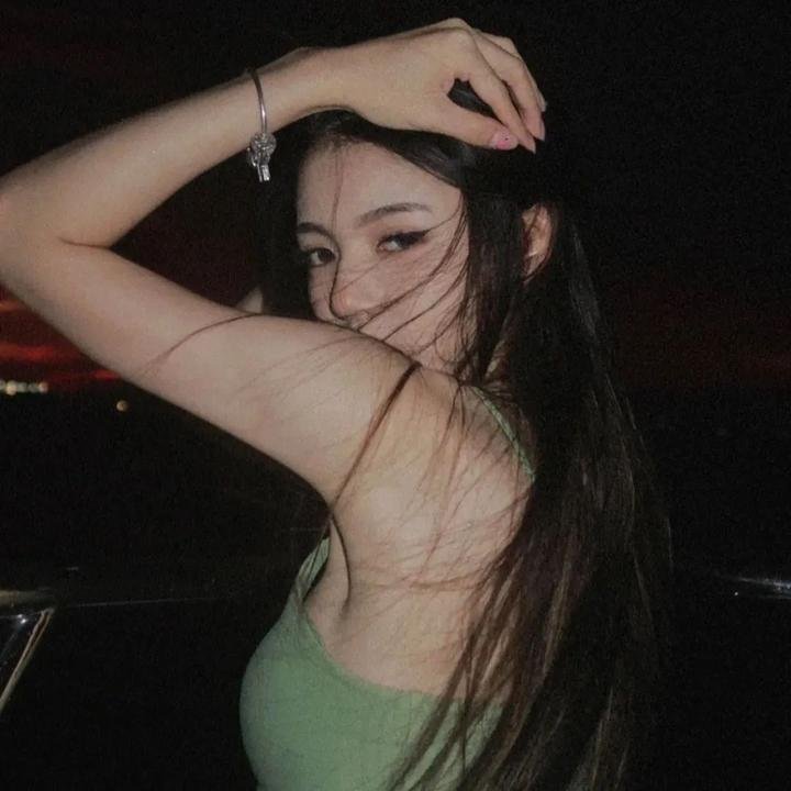春泥溅花红